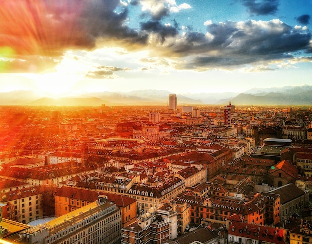 Foto paisaje de la ciudad al atardecer