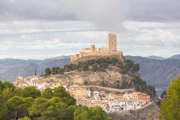 Paisaje de la ciudad y el castillo de Biar en la provincia de Alicante Comunidad Autónoma Valenciana España