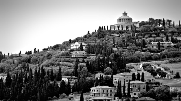 Foto paisaje de la ciudad de verona contra un cielo despejado