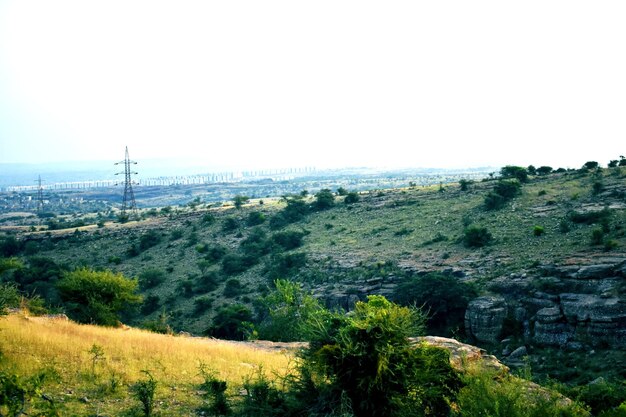 Paisaje de colina y cielo