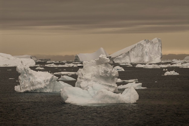 Paisaje congelado salvaje Península Antártica La Antártida