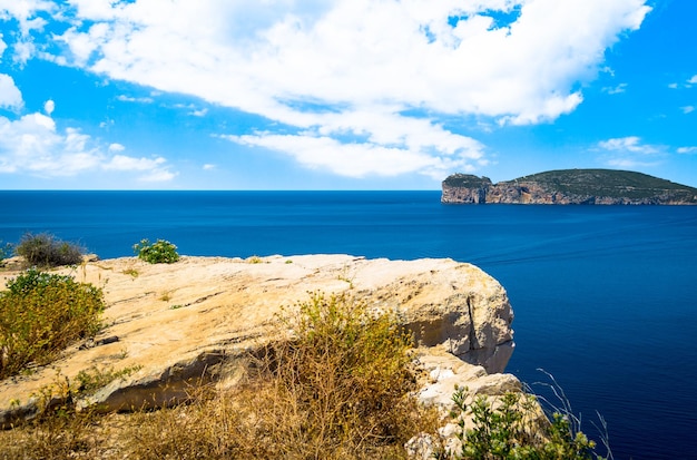 Paisaje de la costa de Capo Caccia en Cerdeña