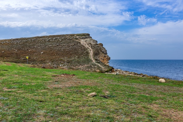 Paisaje de la costa del Mar Negro de la península de Crimea Tarkhankut