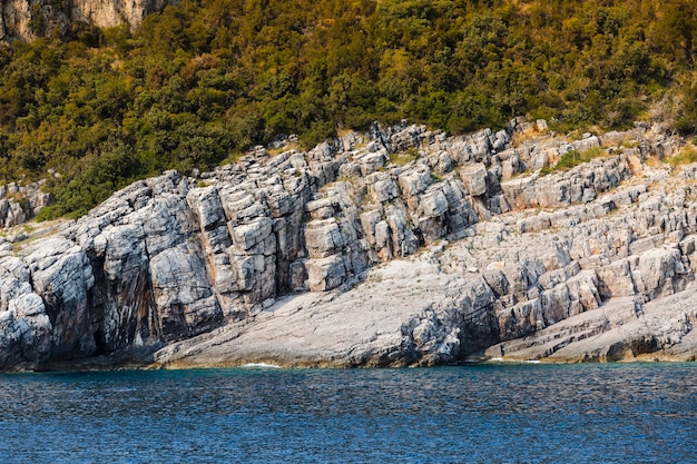 Paisaje de la costa rocosa