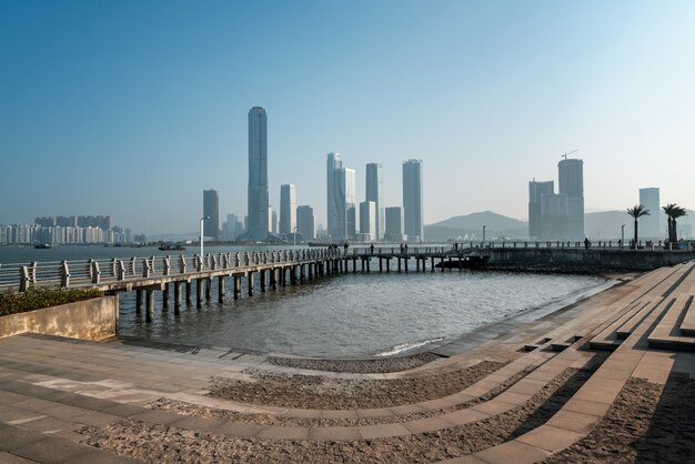 Paisaje de la costa de Zhuhai e isla financiera de Hengqin