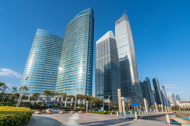 Paisaje de edificios de gran altura de la calle de la ciudad de Qingdao