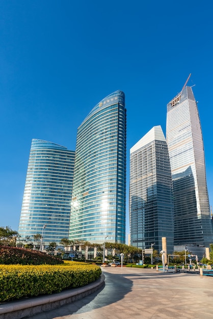 Paisaje de edificios de gran altura de la calle de la ciudad de Qingdao