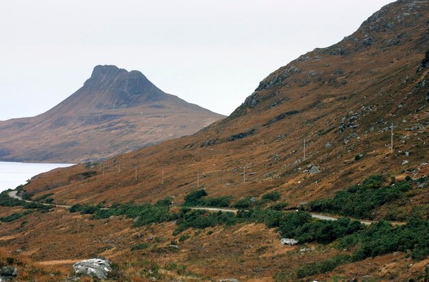 paisaje escocés con colinas