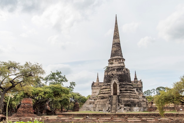 El paisaje escultórico de la antigua pagoda es un templo budista de historia antigua y famoso