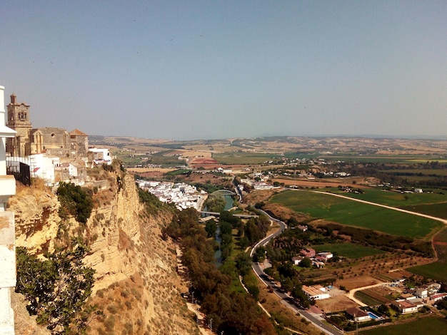 Paisaje español contra un cielo despejado