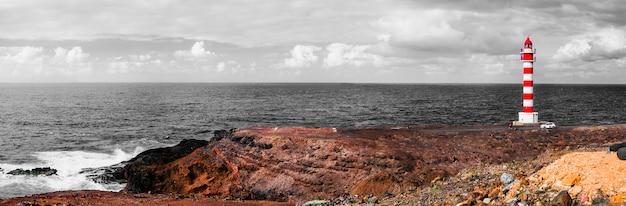 Paisaje espectacular con faro en las rocas. Gran canaria