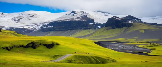 Paisaje de las estaciones montañosas de Islandia