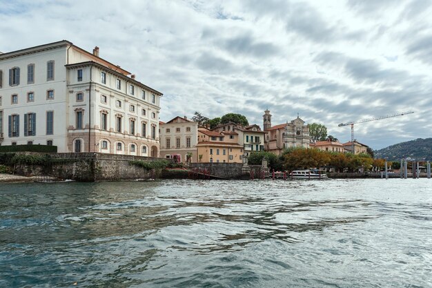 Paisaje de la hermosa isla de Bella en el lago Maggiore Italia