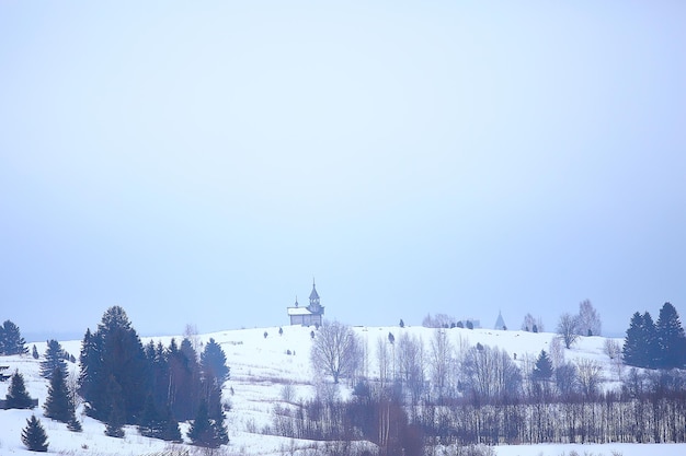 paisaje en la iglesia rusa kizhi vista de invierno / temporada de invierno nevadas en el paisaje con la arquitectura de la iglesia