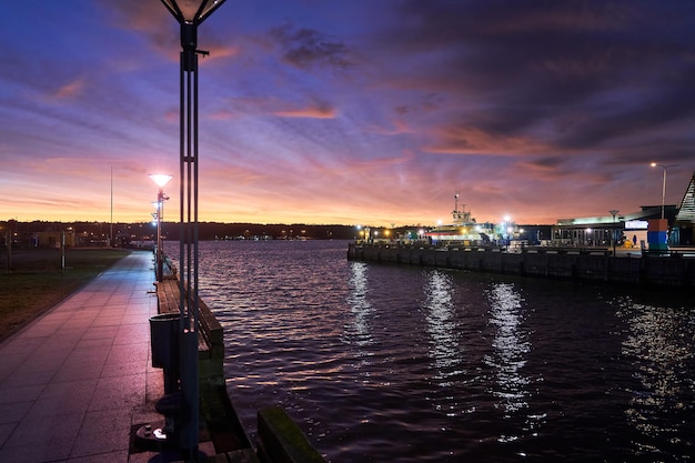 Foto un paisaje interesante en klaipeda con vistas a la laguna de curonia