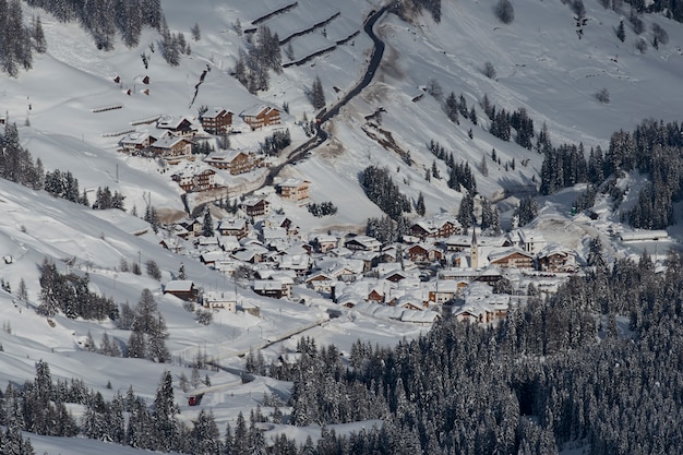 Paisaje invernal en los Dolomitas