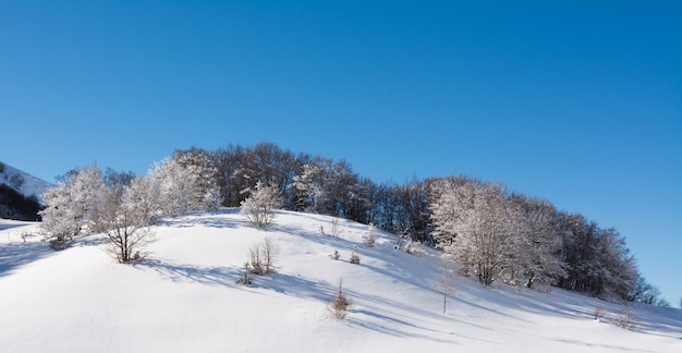 Paisaje invernal con nieve. Campo Felice, Italia