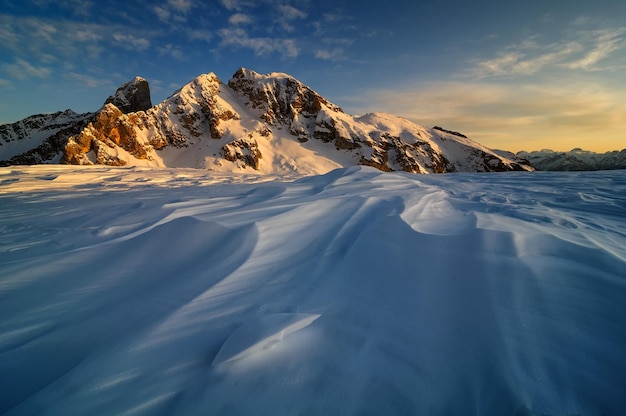 Paisaje invernal de Passo Giau Dolomitas Italia