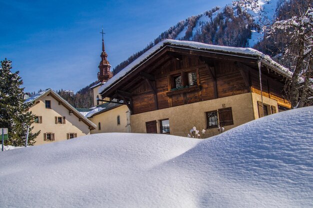 Paisaje de invierno en los alpes franceses