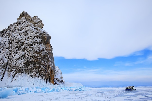 paisaje de invierno baikal de la isla de olkhon, vista de la temporada de invierno de rusia lago baikal