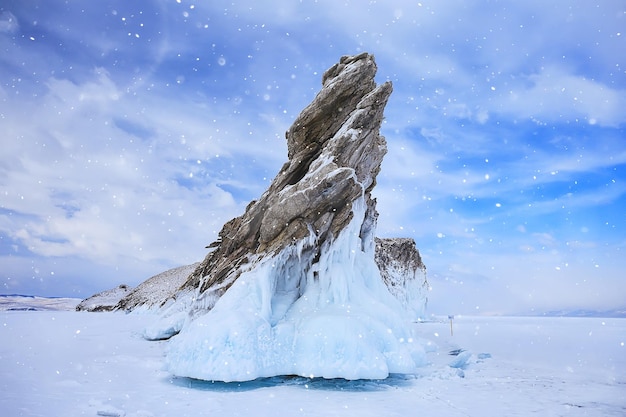 paisaje de invierno baikal de la isla de olkhon, vista de la temporada de invierno de rusia lago baikal