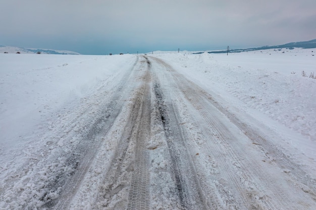 Foto paisaje de invierno con campos nevados