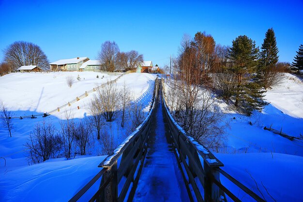 paisaje de invierno pueblo ruso norte casa de madera