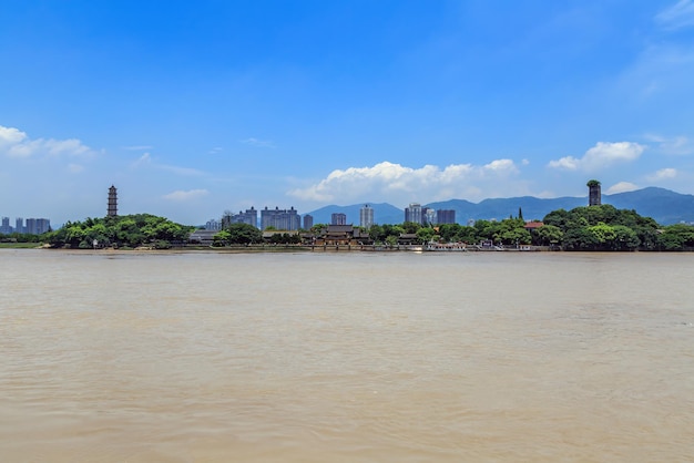 Paisaje del jardín chino del lago del oeste de Hangzhou