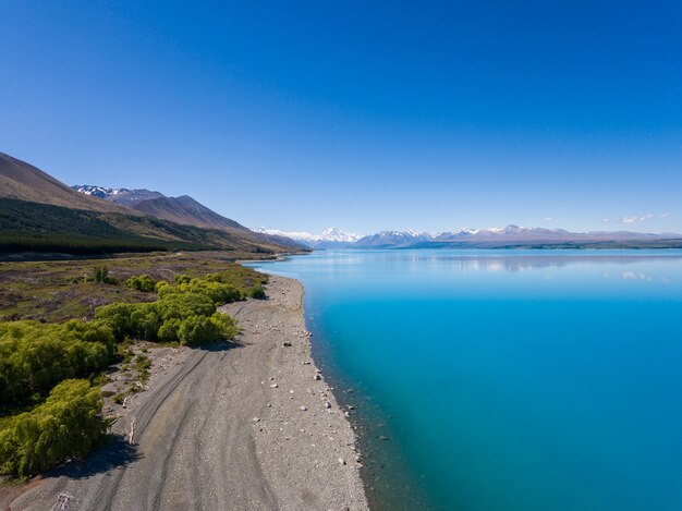 Paisaje de lago y montaña en Nueva Zelanda