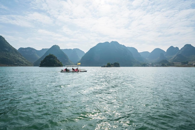 Paisaje del lago QuyangJingxi Baise Guangxi China