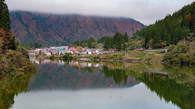 Paisaje de la línea Tadami en Fukushima, Japón