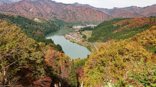 Paisaje de la línea Tadami en Fukushima, Japón