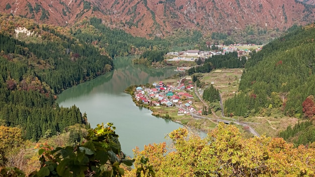 Paisaje de la línea Tadami en Fukushima, Japón