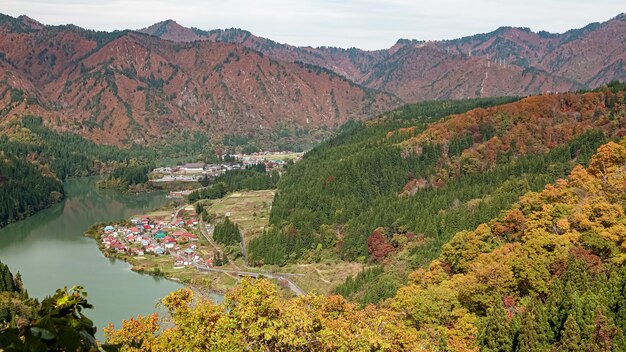 Paisaje de la línea Tadami en Fukushima, Japón