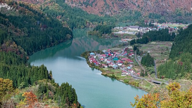 Paisaje de la línea Tadami en Fukushima, Japón