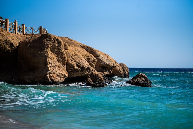 Foto paisaje litoral olas de mar y arena