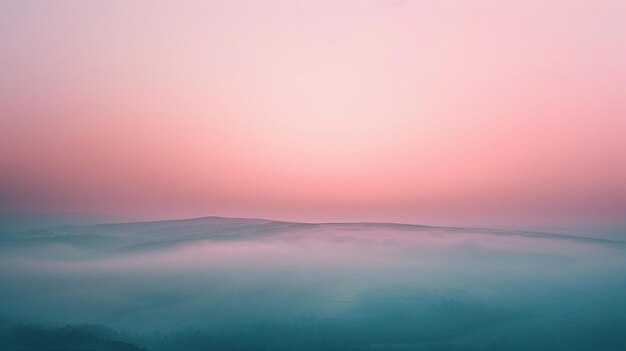 Foto un paisaje de mañana etéreo y brumoso con un cielo rosado