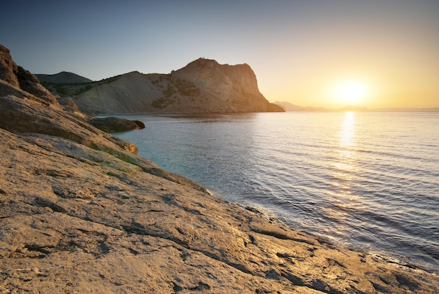 paisaje de mar de montaña