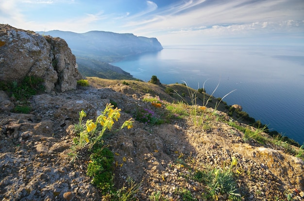 paisaje de mar de montaña