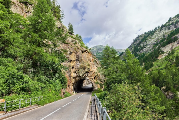 Paisaje de montaña de los alpes suizos