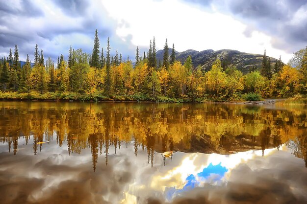 Paisaje de montaña de Altai, panorama de otoño paisaje de fondo, vista de la naturaleza de otoño