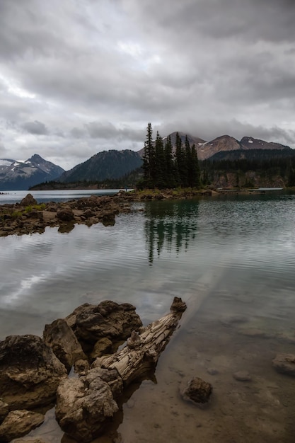 Paisaje de montaña canadiense Garibaldi BC Fondo de naturaleza