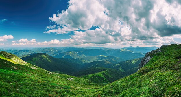 Paisaje de montaña de los Cárpatos