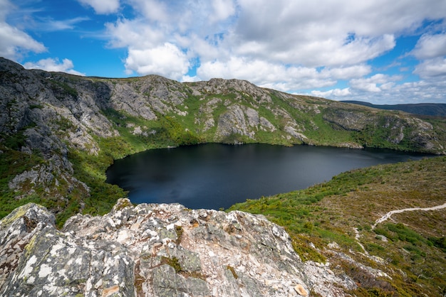 Paisaje de la montaña de la cuna Tasmania, Australia.