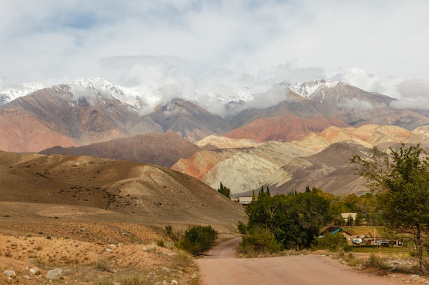 Paisaje de montaña, distrito de Jumgal, Kirguistán