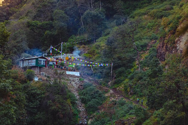 Paisaje de montaña Himalaya ríos y selva Nepal montaña meditación