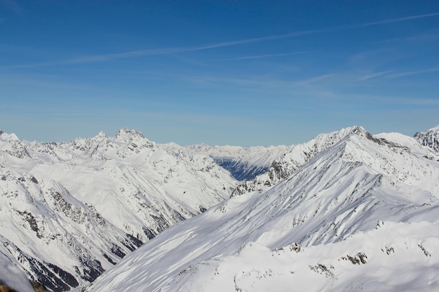 Paisaje de montaña de invierno Alpes en la estación de esquí de Solden Austria