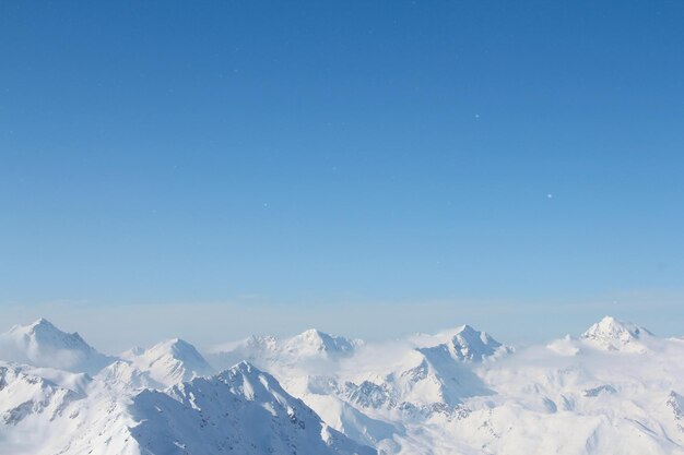 Paisaje de montaña de invierno Alpes en la estación de esquí de Solden Austria