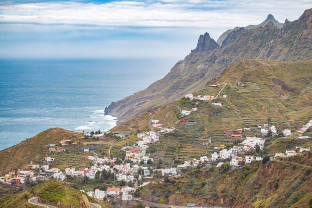 Paisaje de montaña en la isla tropical de Tenerife