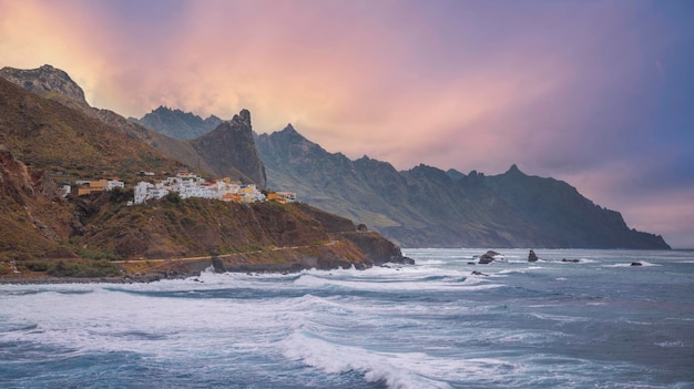 Paisaje de montaña en la isla tropical de Tenerife